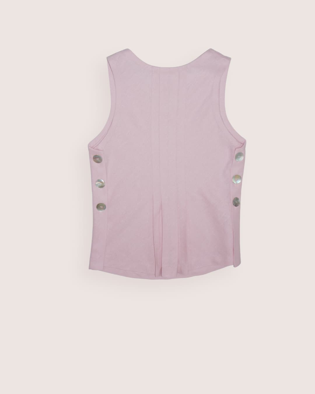 Top sans manches beige en lin/coton . Boutons nacre côtés, plis dos. Élégance discrète, pièce unique et durable - Meldesign2025.