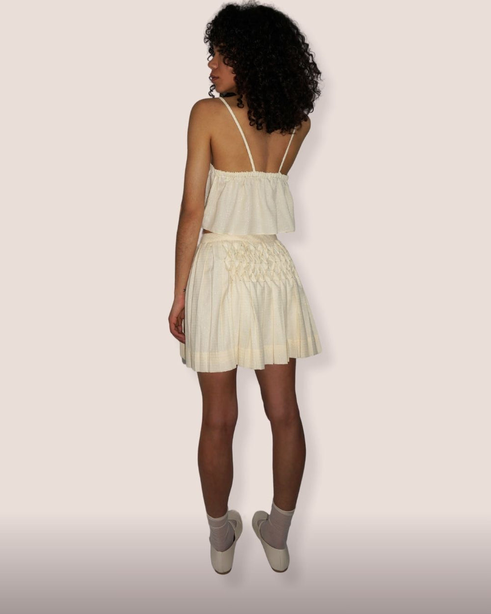 Ensemble top et jupe jaune pâle/crème "Rayon de Miel Doré", avec smocks et fils dorés, fines bretelles - Meldesign 2025
