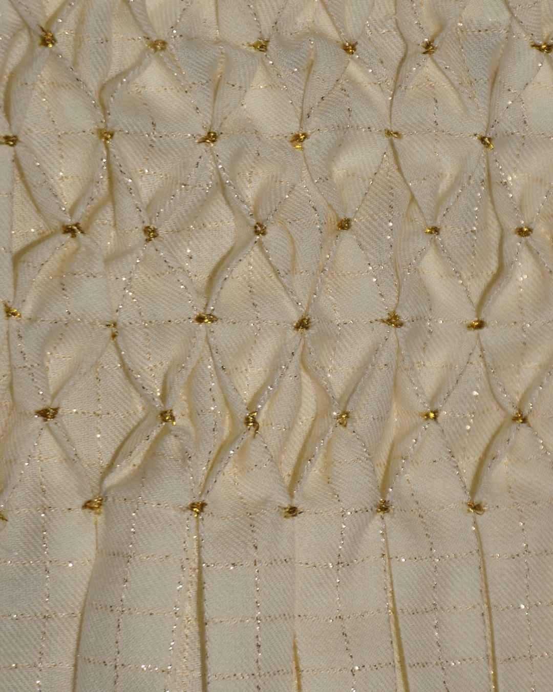 Ensemble top et jupe jaune pâle/crème "Rayon de Miel Doré", avec smocks et fils dorés, fines bretelles - Meldesign 2025