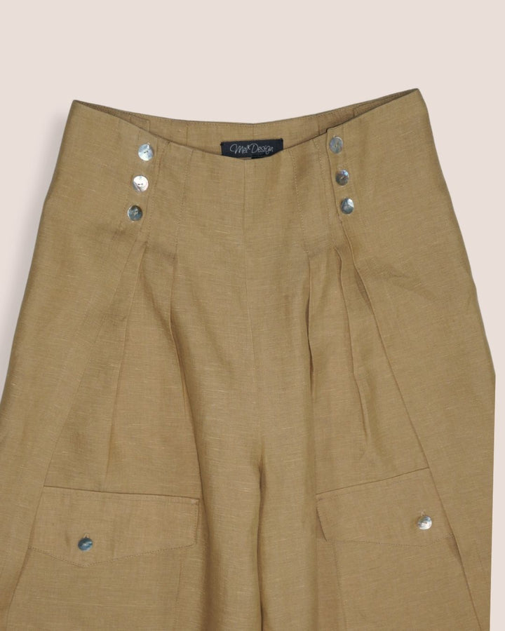 Pantalon cargo oversize beige en lin et coton "Aventure Douce" , taille haute, plis devant, poches cargo et boutons en nacre - Meldesign 2025