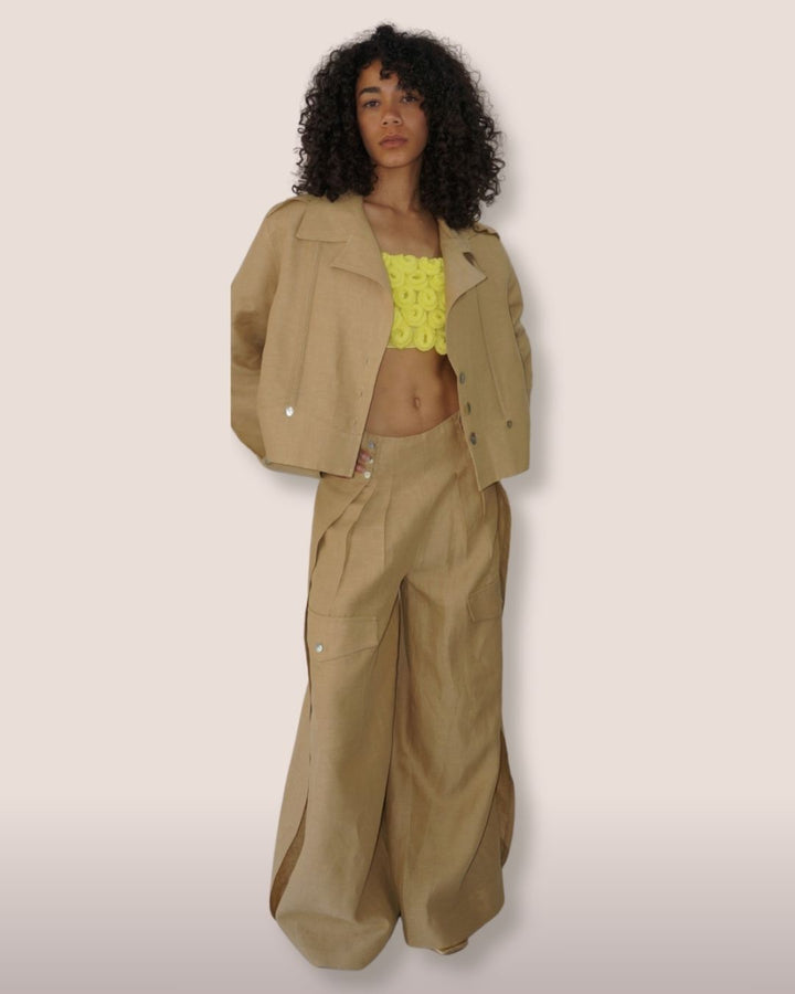 Veste légère beige en lin et coton "Épure Texturée" , col tailleur, boutons nacre, coutures fines, collection Meldesign  2025.